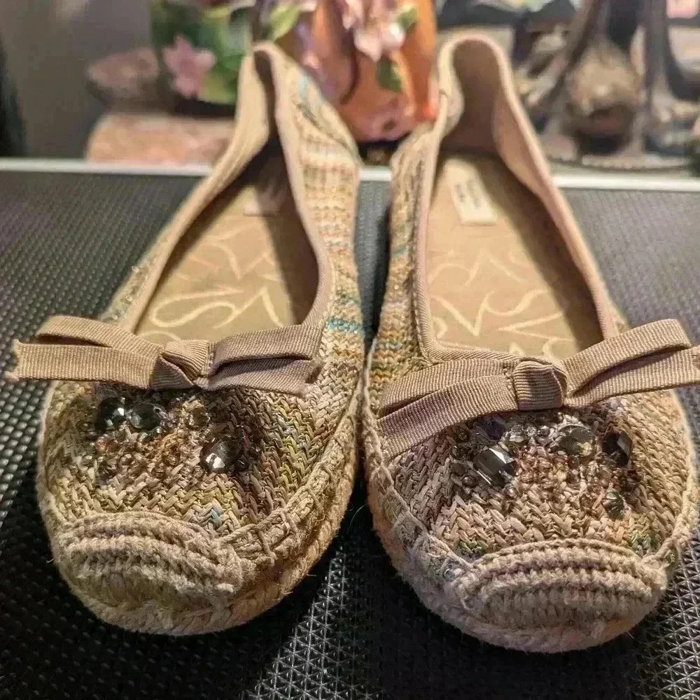 Vera Wang Jeweled Espadrilles Size 8M